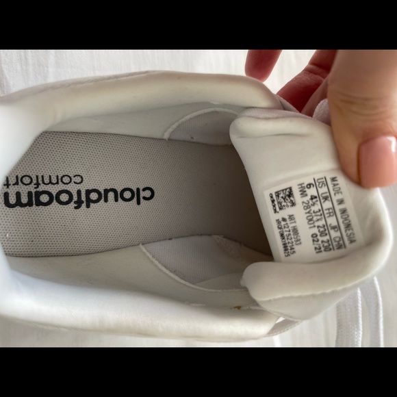 Adidas shoe - Picture 2 of 3